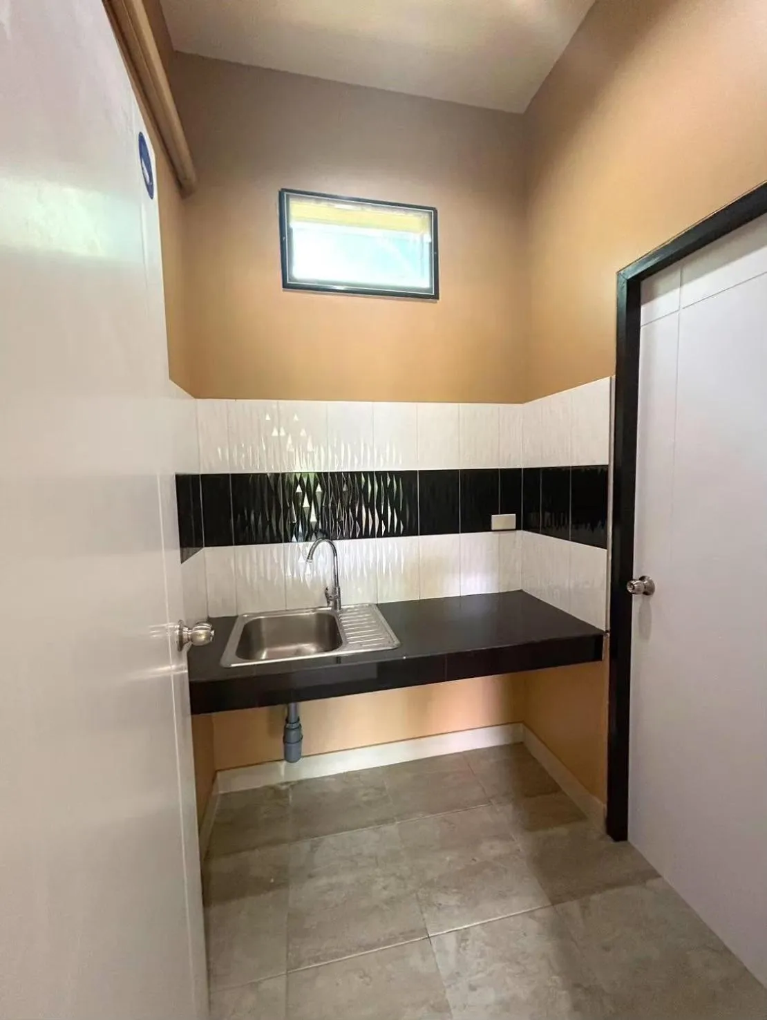 dishwasher in Infinite Resort and Cafe