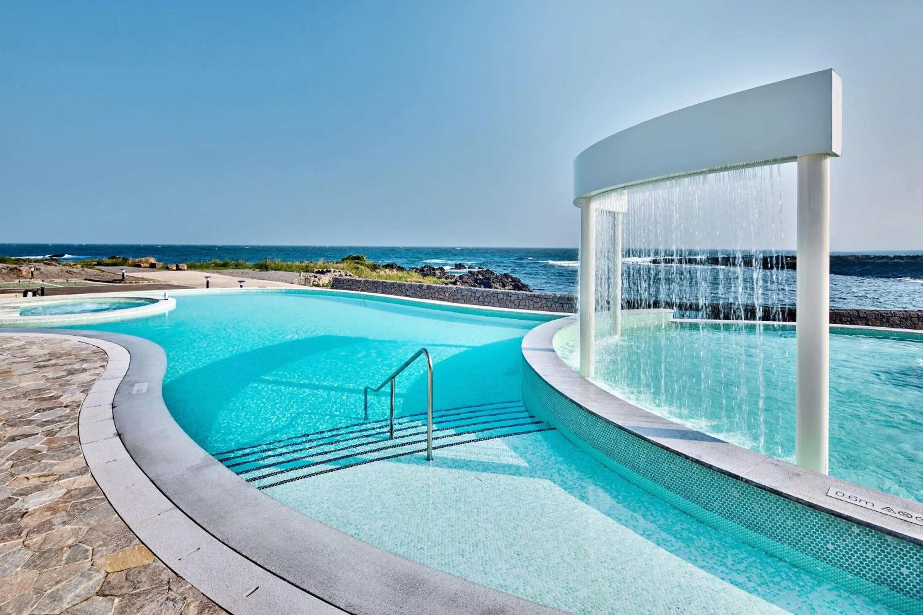 Swimming pool in Shilla Stay Plus Iho Tewoo Ocean Front
