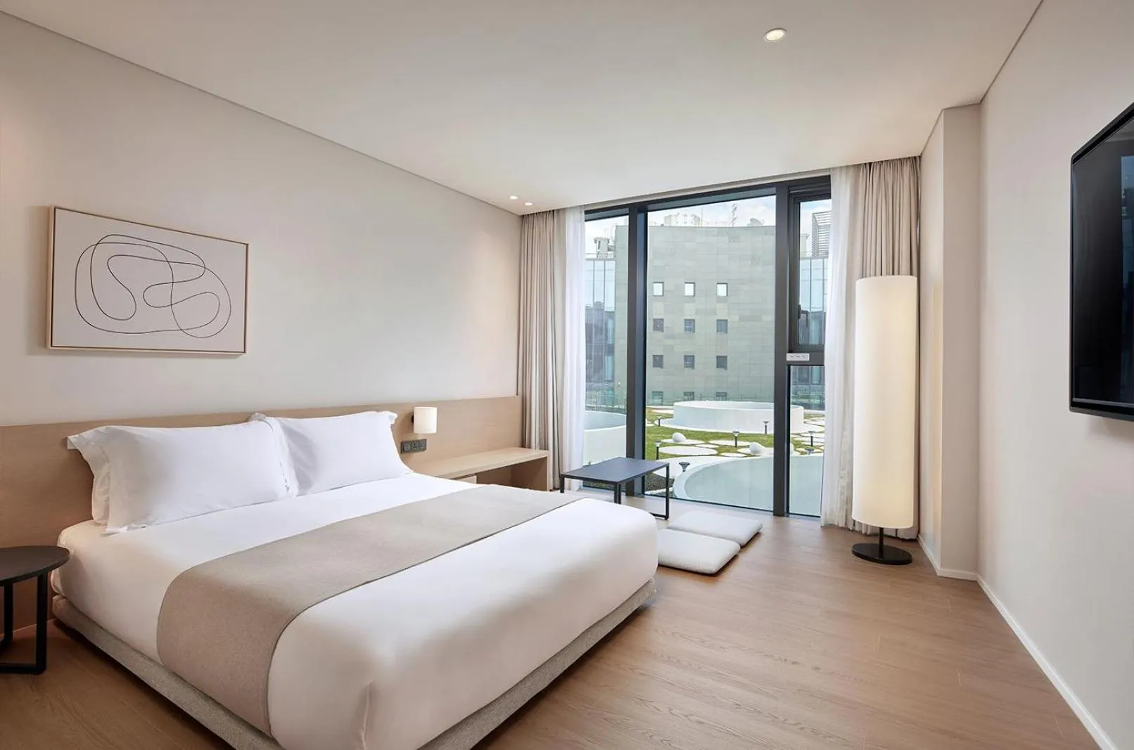 Bed in Shilla Stay Plus Iho Tewoo Ocean Front