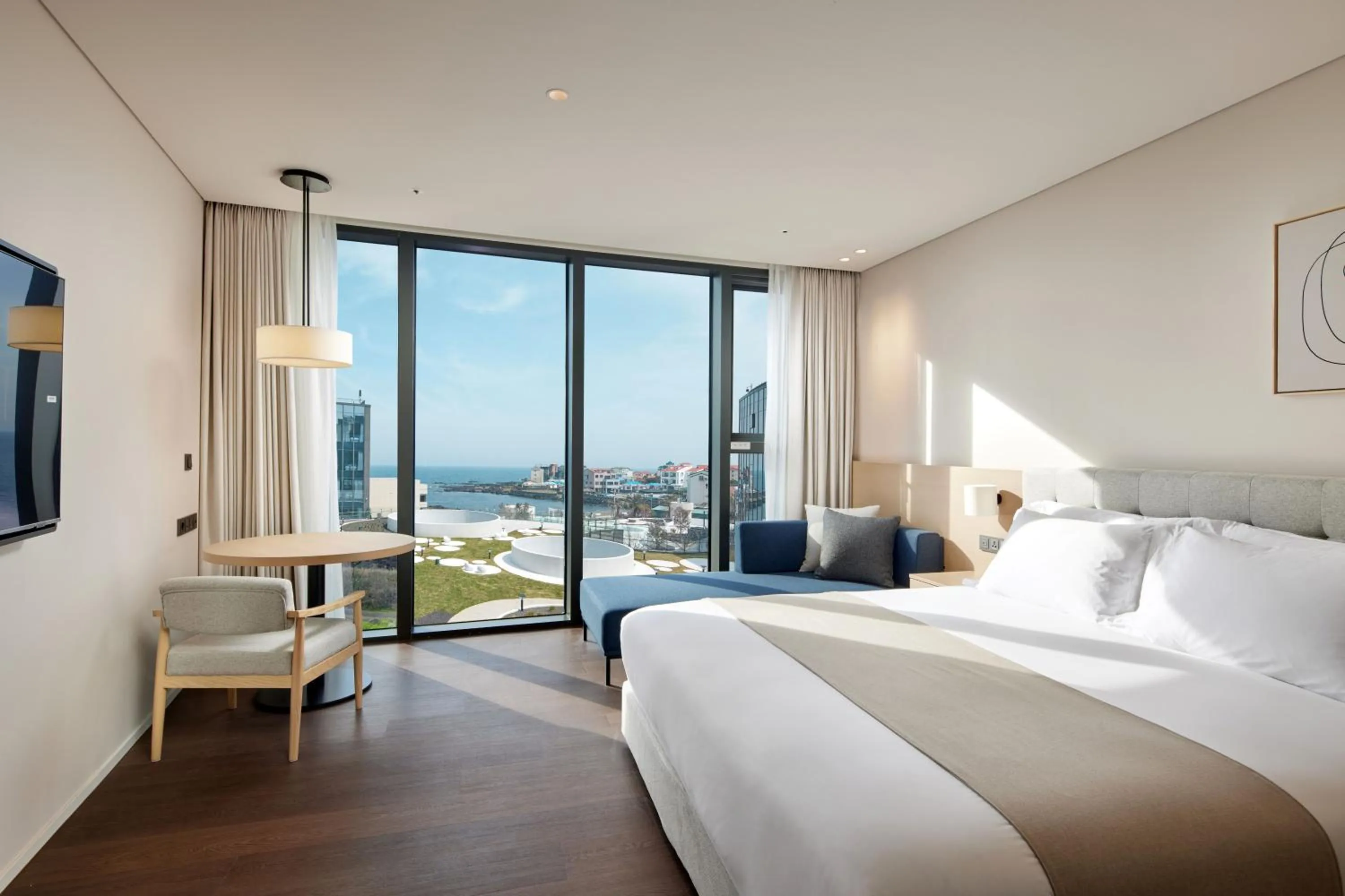 Bedroom, Bed in Shilla Stay Plus Iho Tewoo Ocean Front
