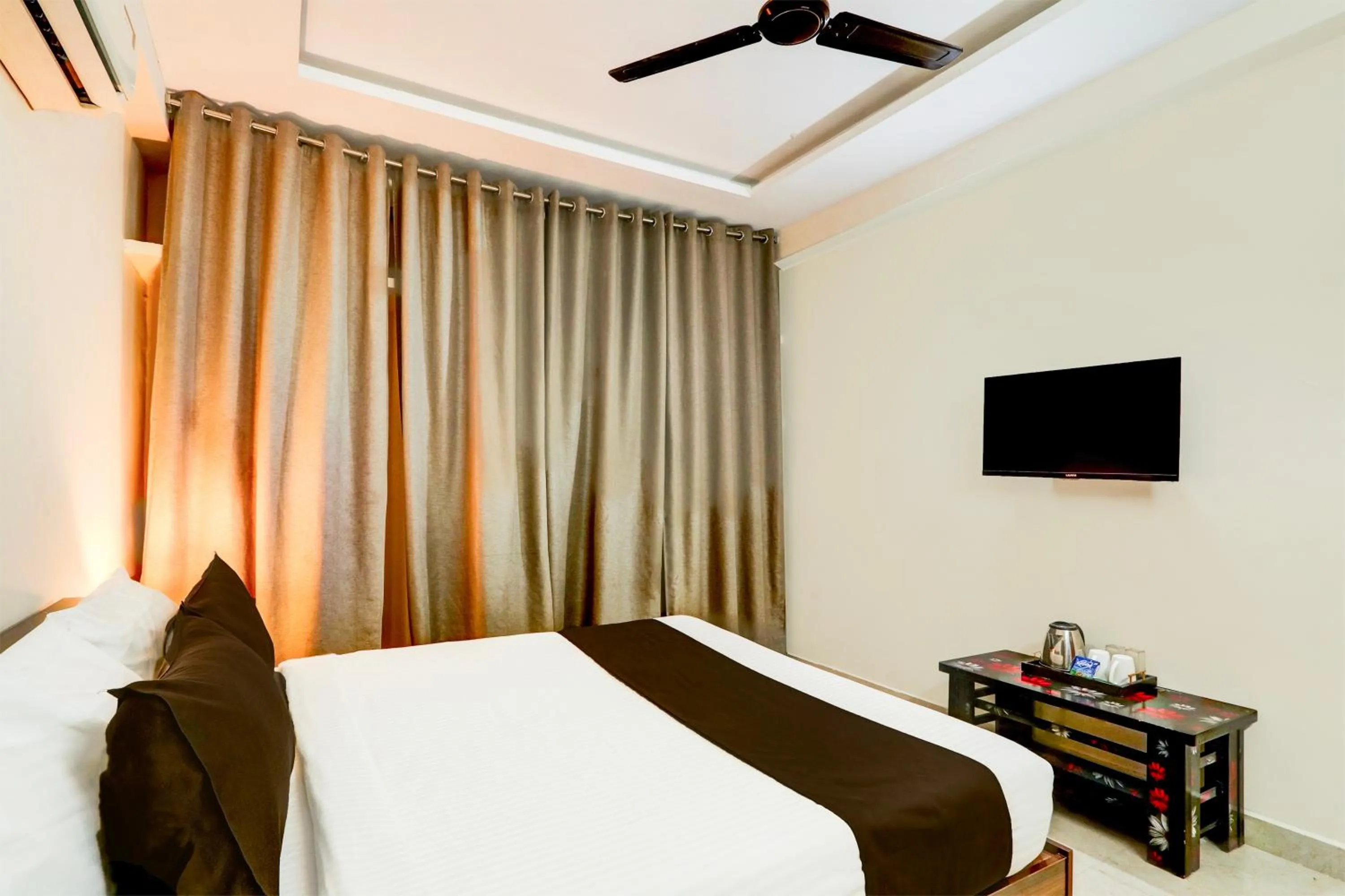 Bedroom, Bed in Hotel O Vyb Hotels