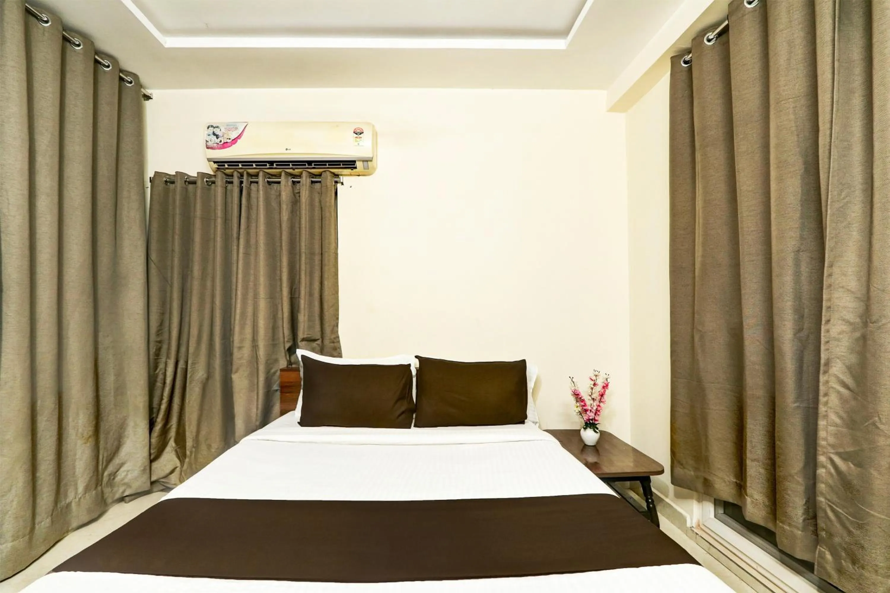 Bedroom, Bed in Hotel O Vyb Hotels