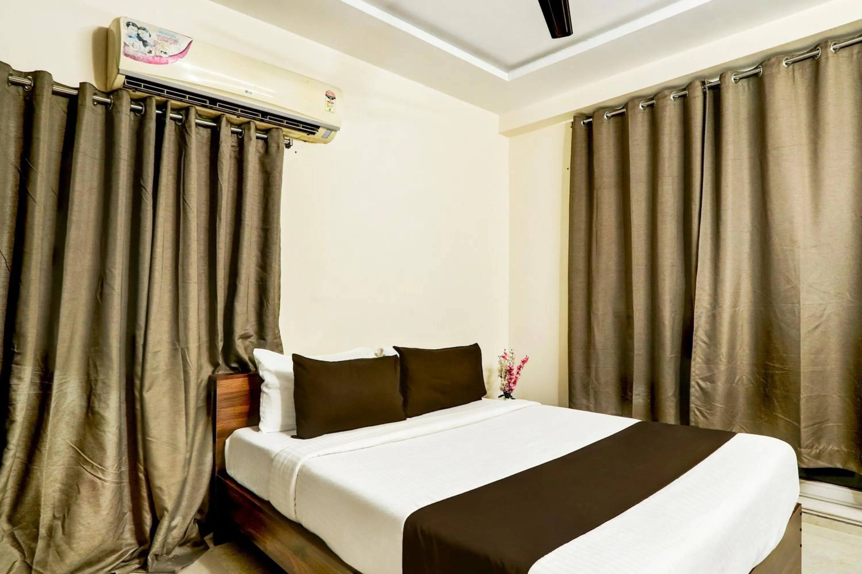 Bedroom, Bed in Hotel O Vyb Hotels