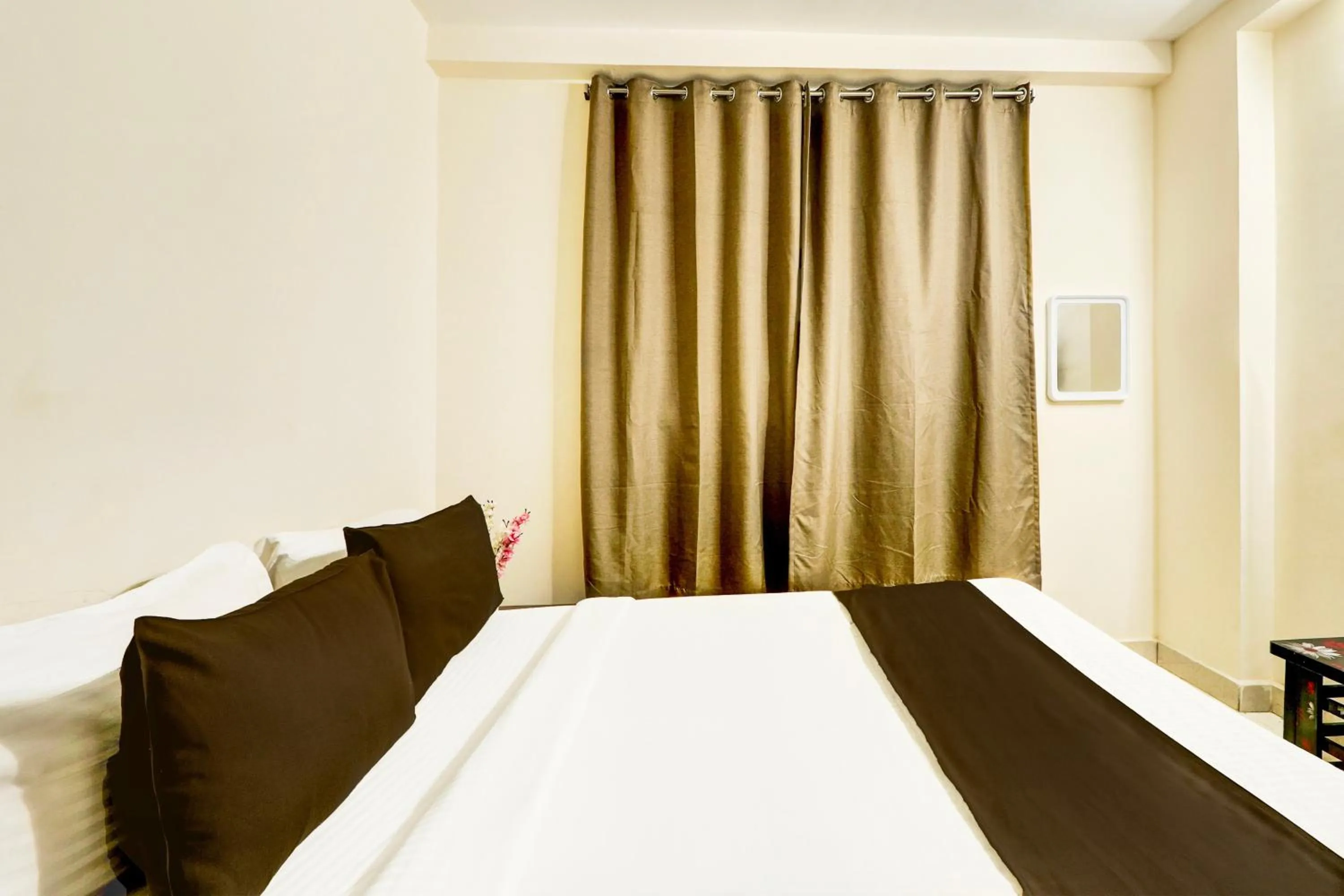 Bedroom, Bed in Hotel O Vyb Hotels