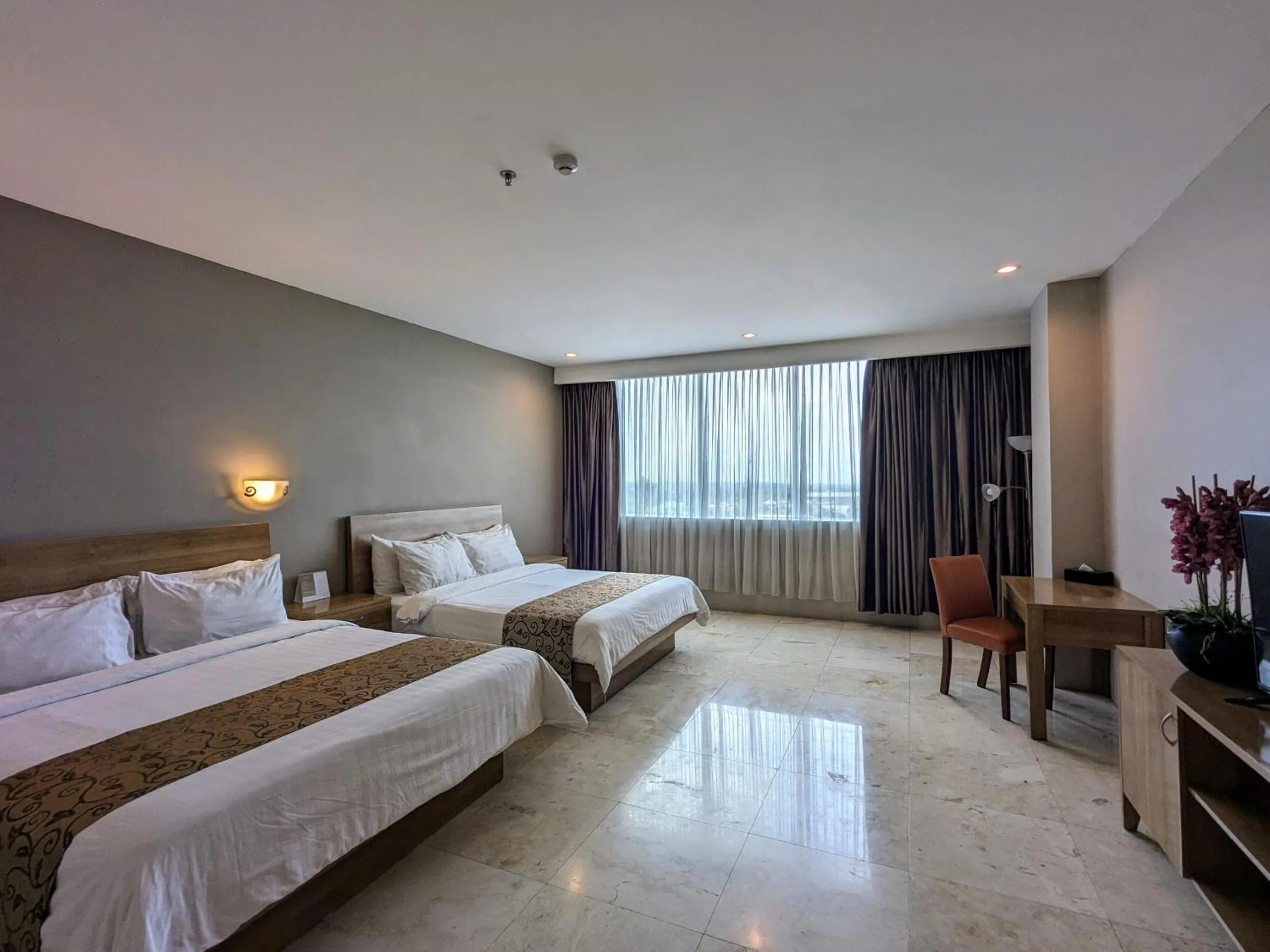 Photo of the whole room, Bed in Grand Zuri Pematangsiantar