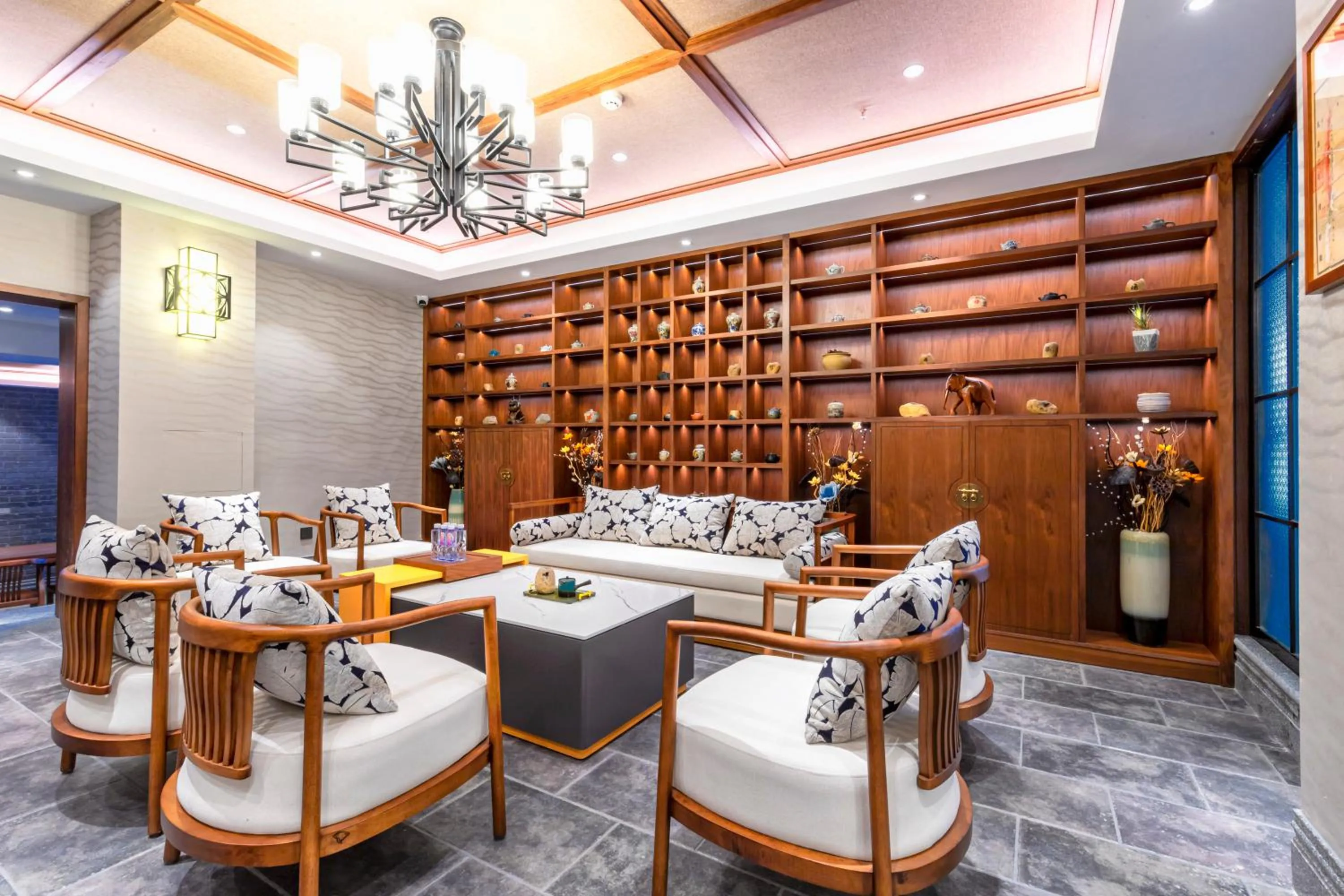 Communal lounge/ TV room in Nostalgia S Hotel Kunming Old Street