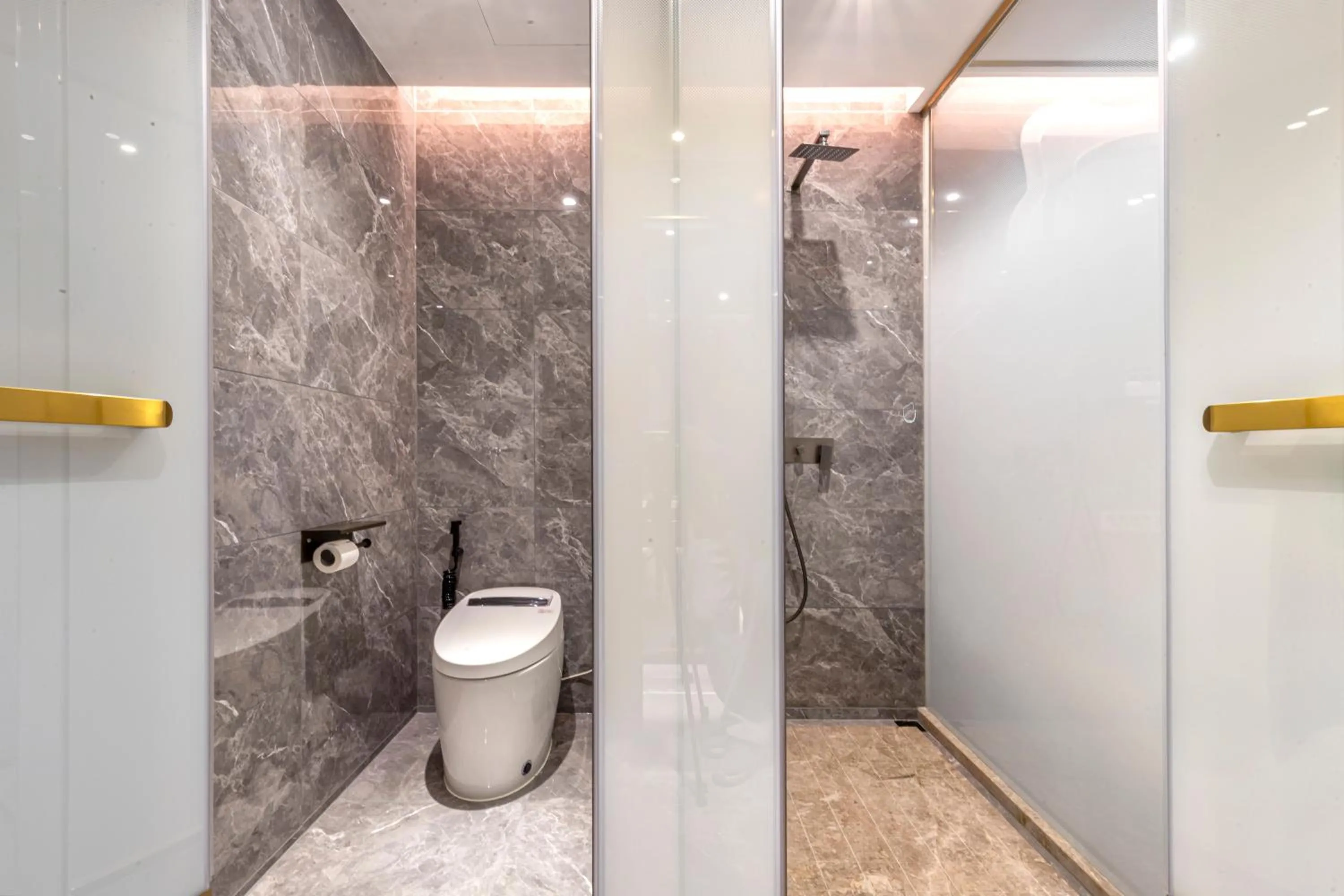 Toilet in Nostalgia S Hotel Kunming Old Street