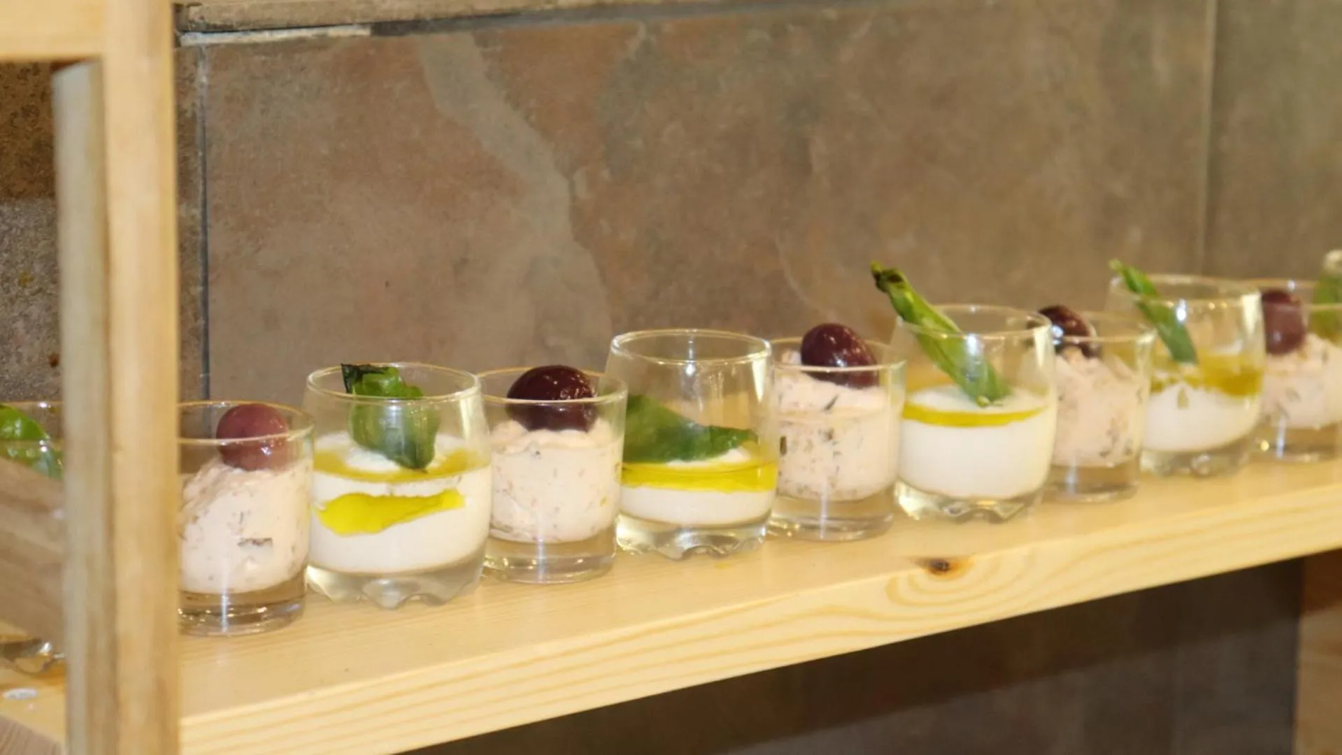 Restaurant/places to eat in Sandy palace Hotel