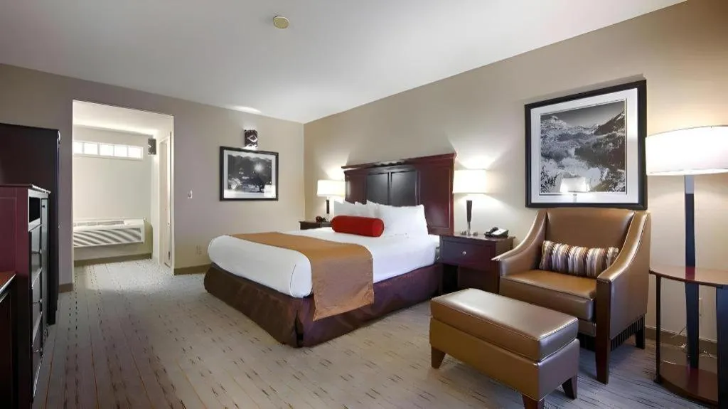 Bed in Best Western Frontier Motel
