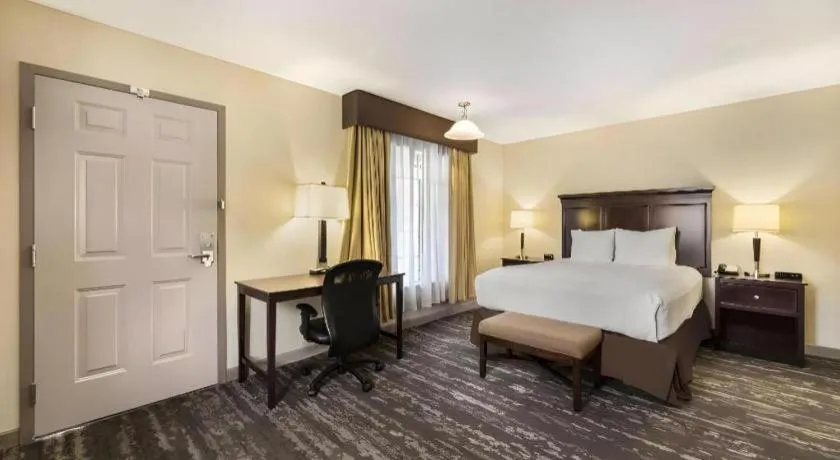 Bed in Best Western Frontier Motel