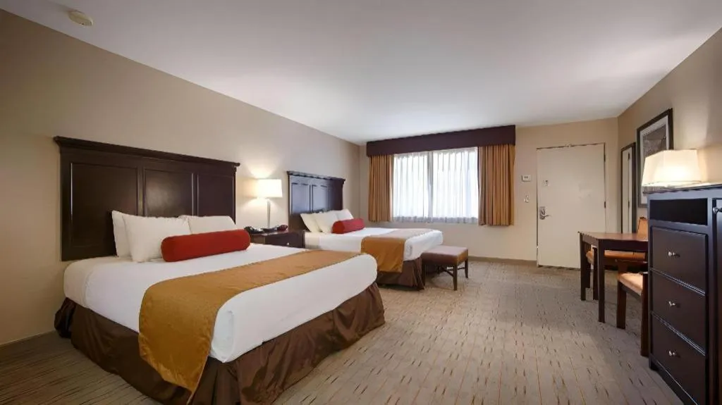 Bed in Best Western Frontier Motel