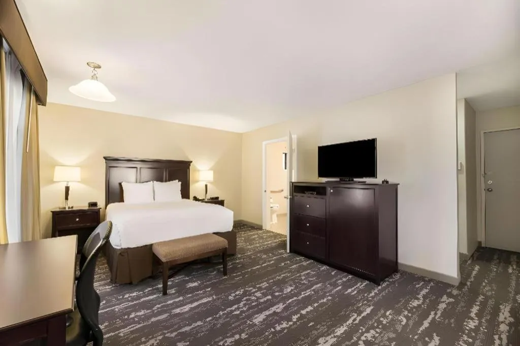 Bed in Best Western Frontier Motel