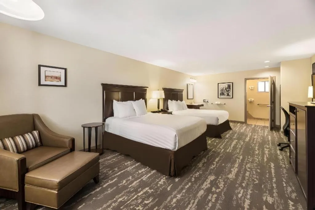 Bed in Best Western Frontier Motel