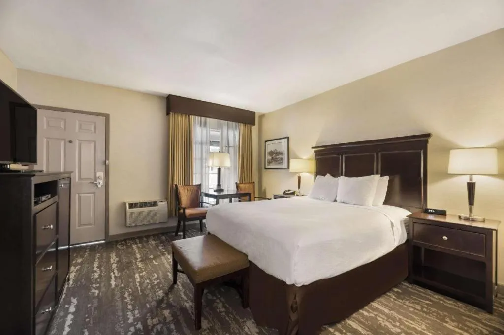 Bed in Best Western Frontier Motel