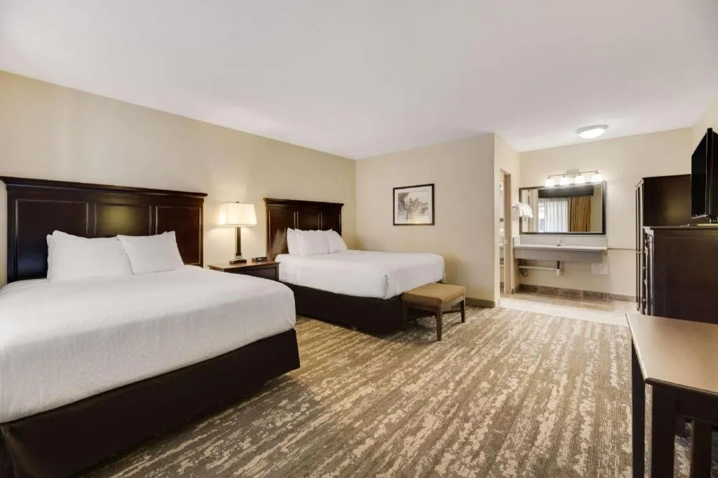 Bed in Best Western Frontier Motel