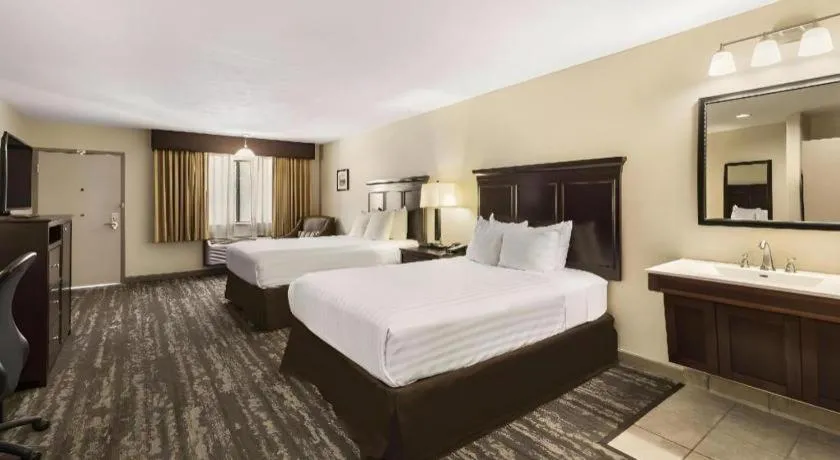 Bed in Best Western Frontier Motel