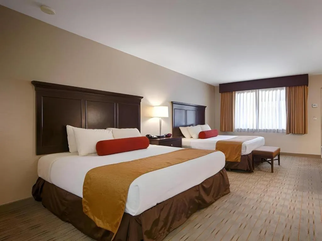 Bed in Best Western Frontier Motel