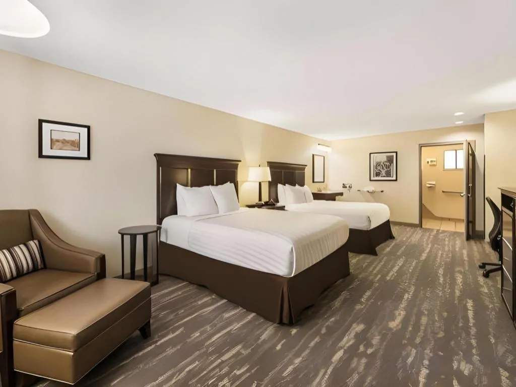 Bed in Best Western Frontier Motel