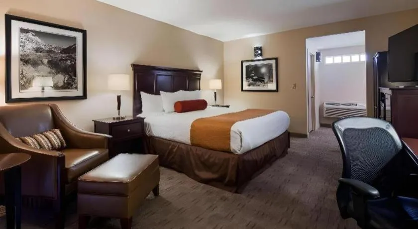 Bed in Best Western Frontier Motel