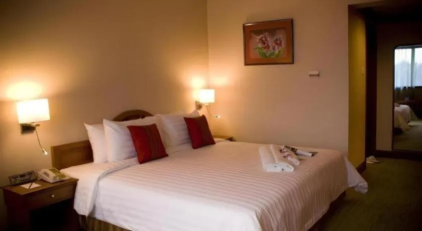 Bed in The CentrePoint Hotel