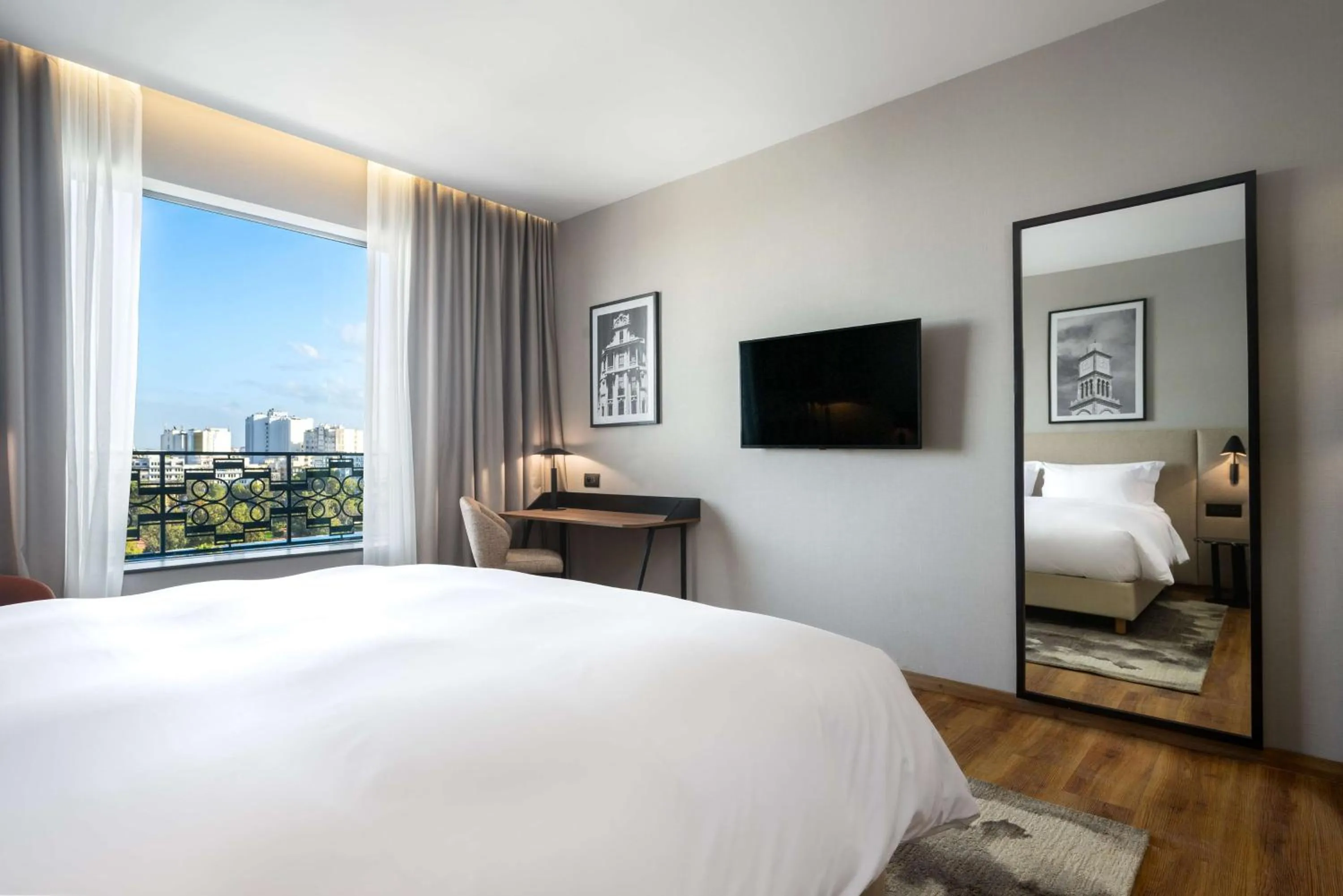 Bedroom, Bed in Radisson Hotel Casablanca Gauthier La Citadelle