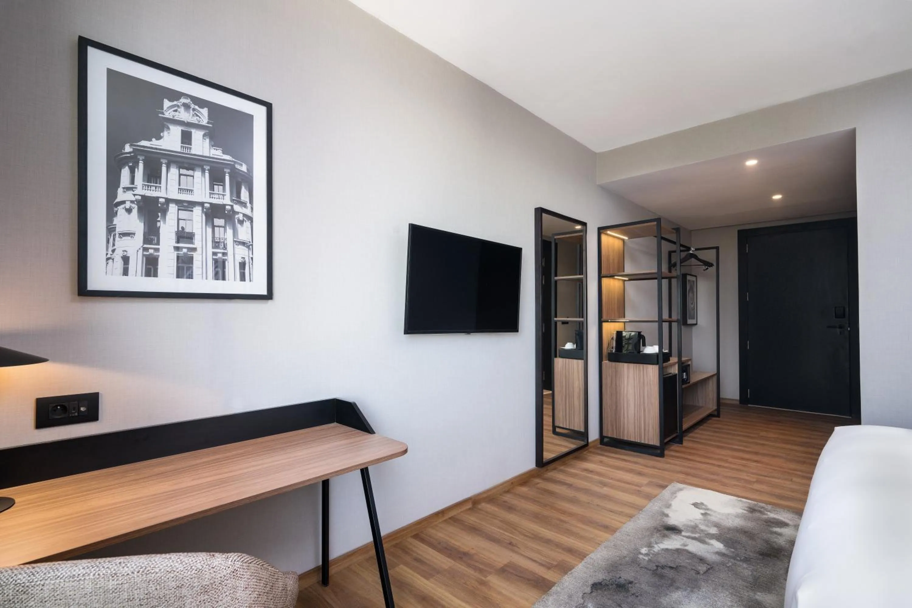 Communal lounge/ TV room, Bed in Radisson Hotel Casablanca Gauthier La Citadelle