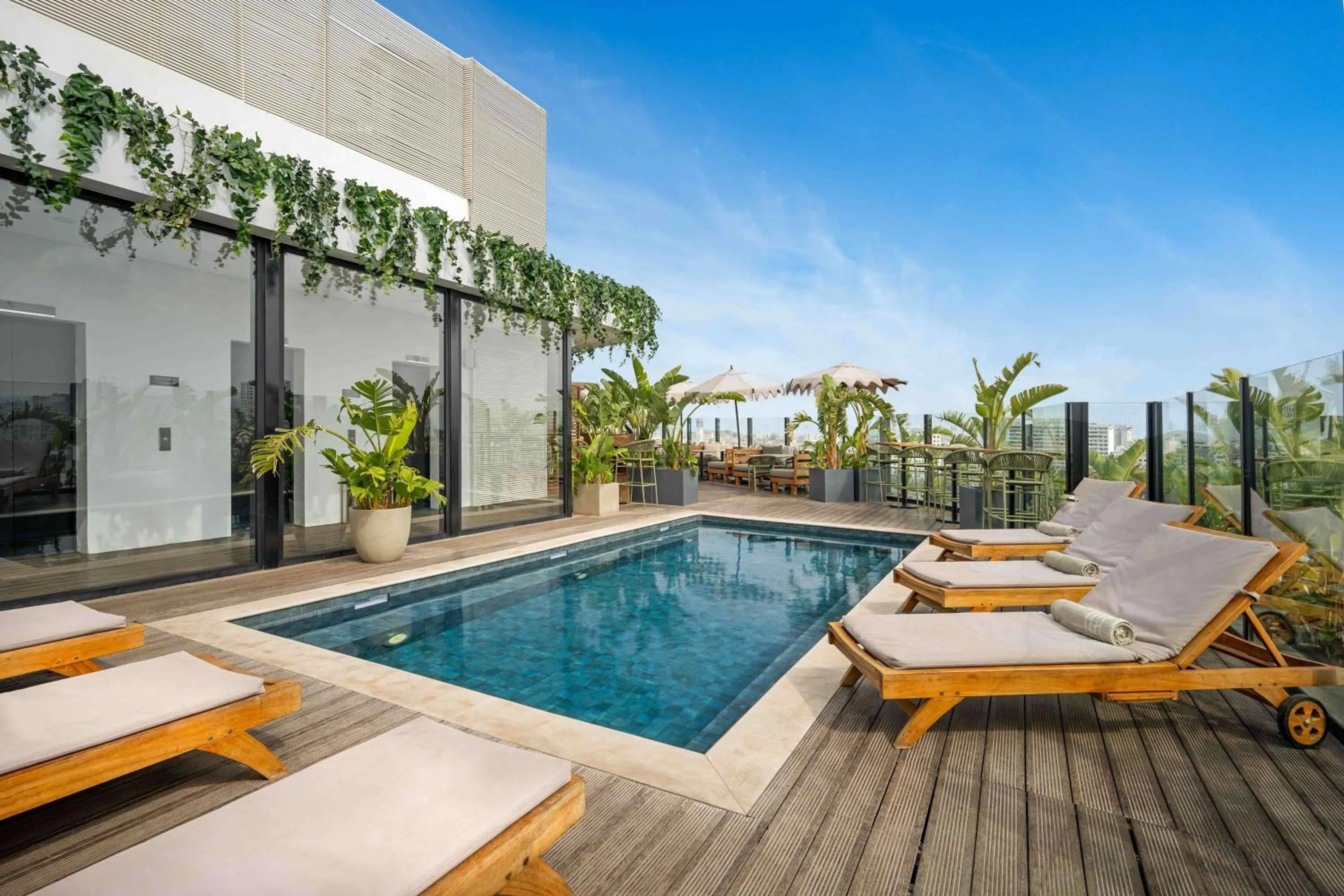 Pool view in Radisson Hotel Casablanca Gauthier La Citadelle