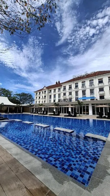 Pontefino Hotel and Residences