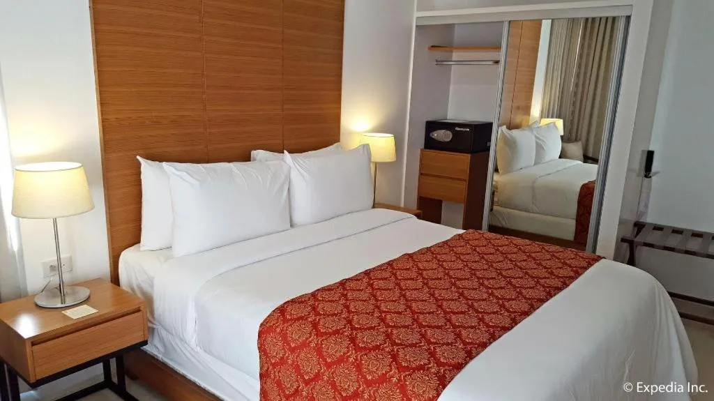 Bed in Pontefino Hotel and Residences