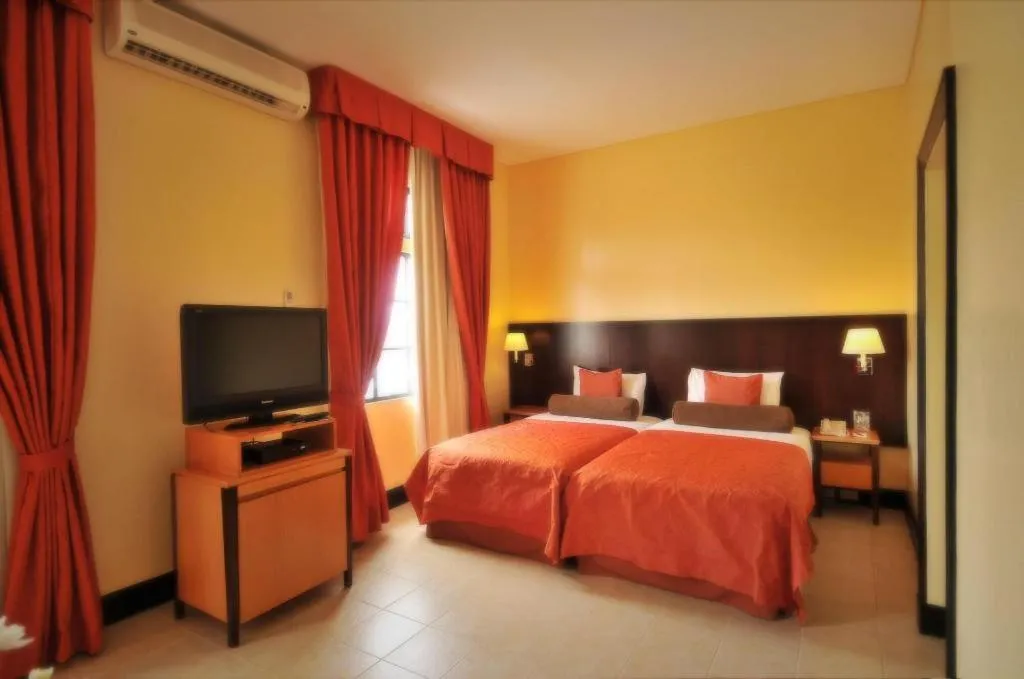 Bed in Pontefino Hotel and Residences