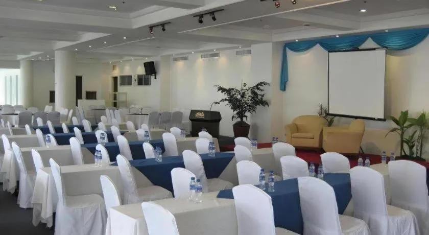 Hotel Supreme Convention Plaza