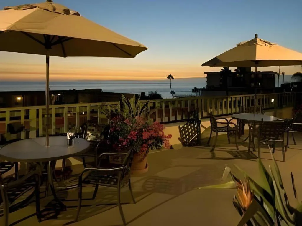 Laguna Brisas - A Beach Hotel