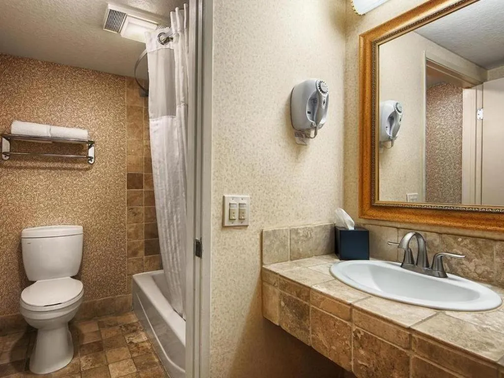 Laguna Brisas - A Beach Hotel