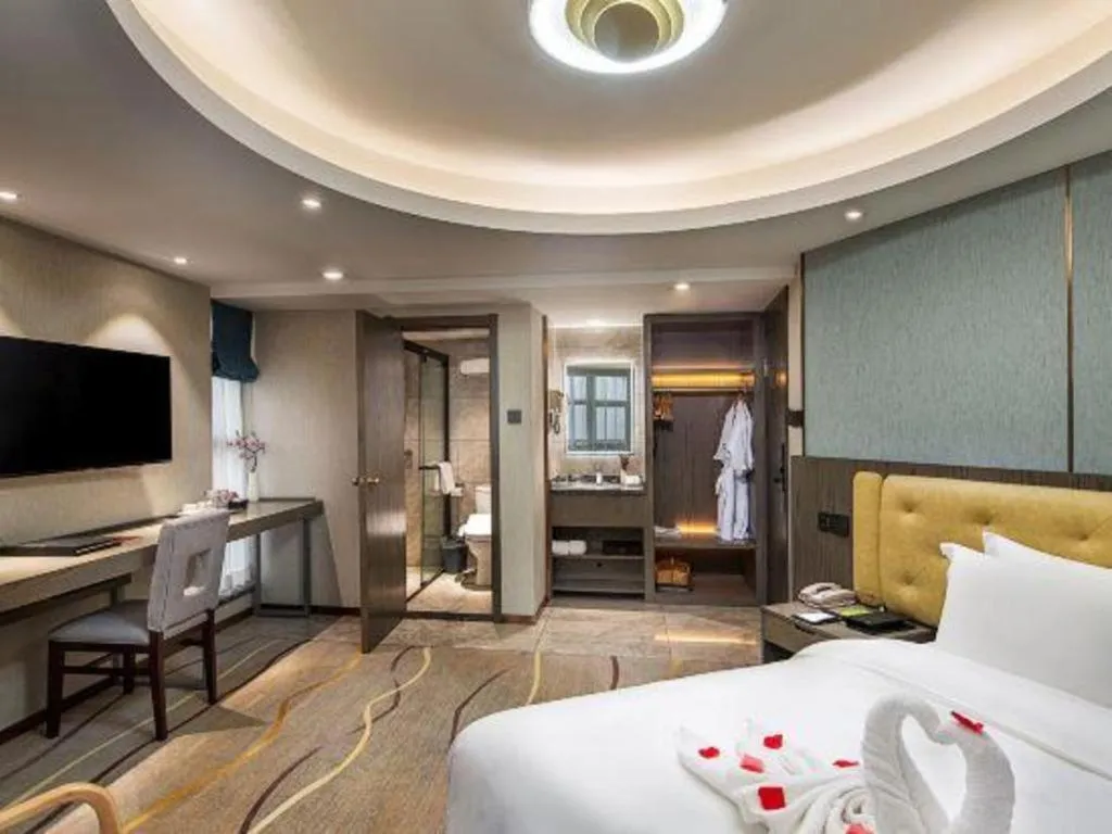 Bed in Xian Empress Hotel