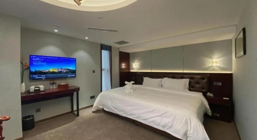 Bed in Xian Empress Hotel