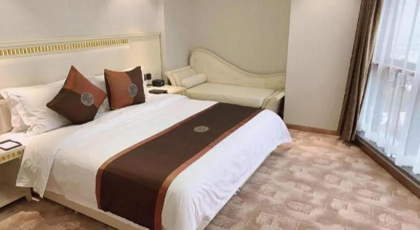 Bed in Xian Empress Hotel