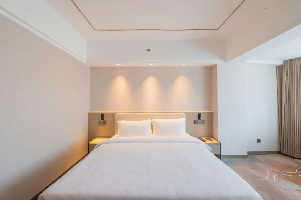 Bed in Xian Empress Hotel