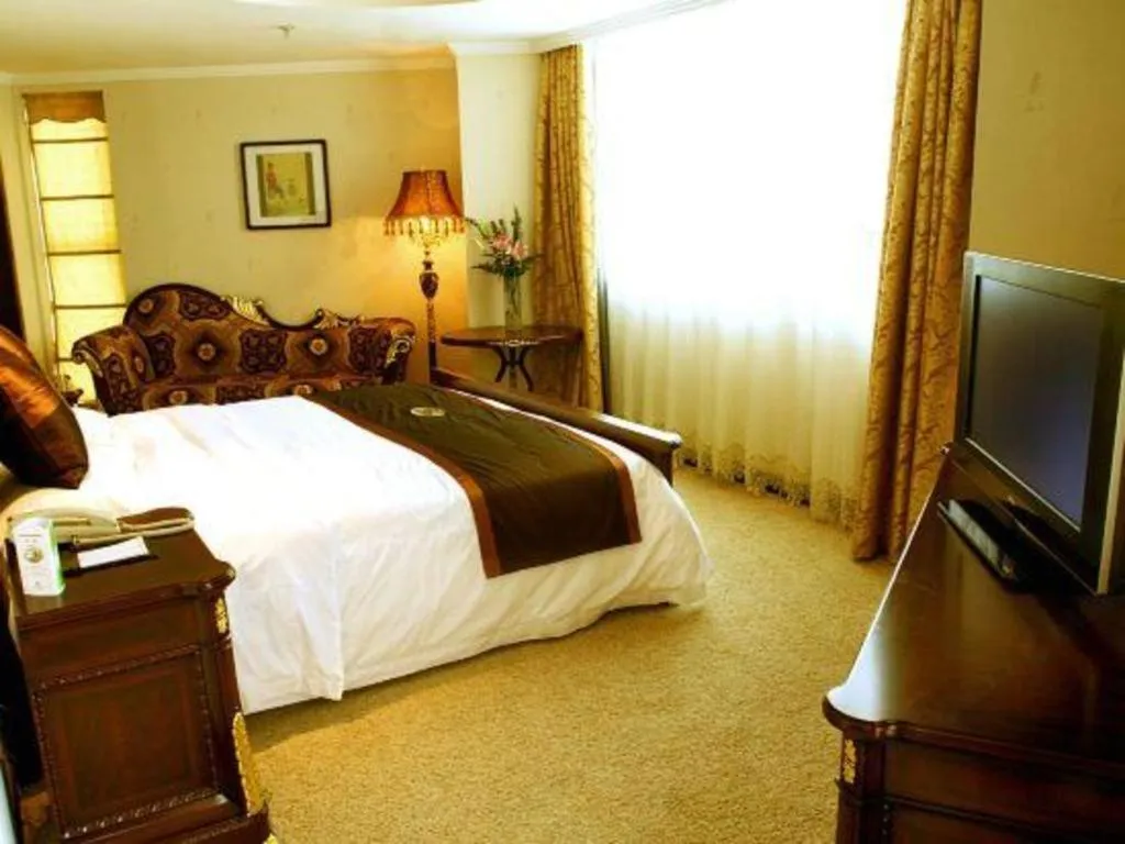 Bed in Xian Empress Hotel