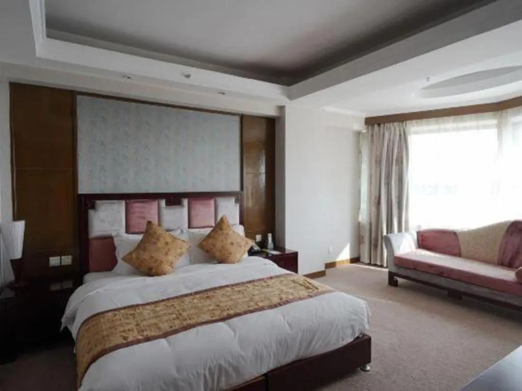 Bed in Xian Empress Hotel