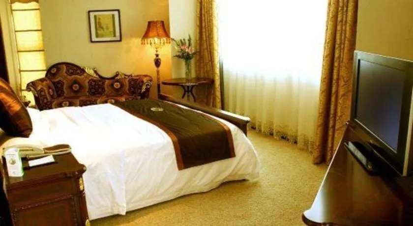 Bed in Xian Empress Hotel