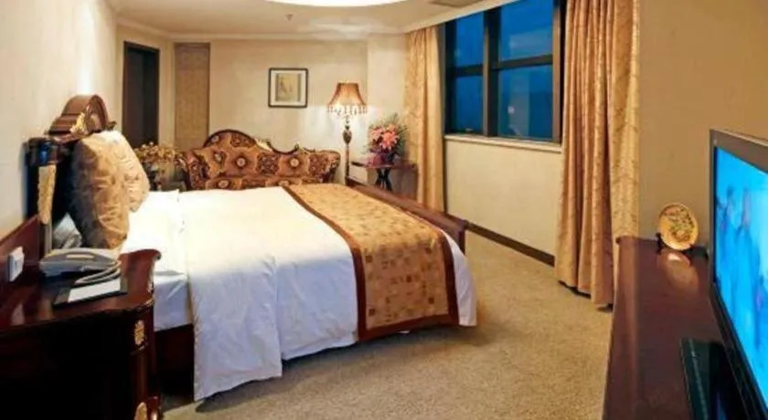 Bed in Xian Empress Hotel