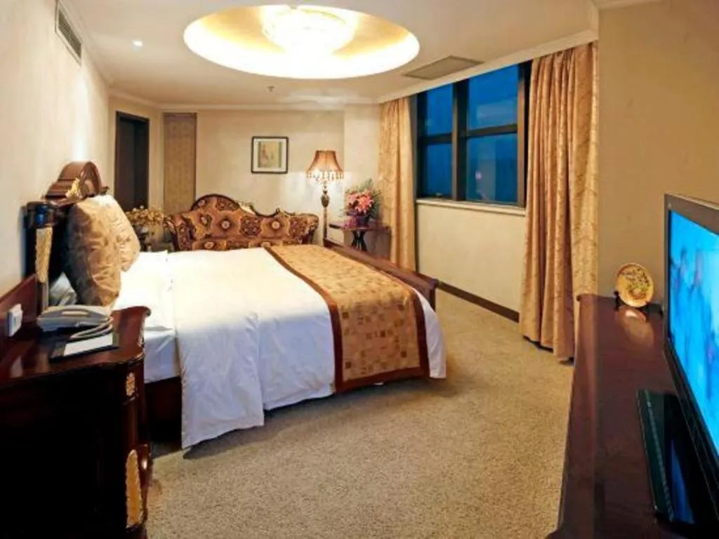 Bed in Xian Empress Hotel