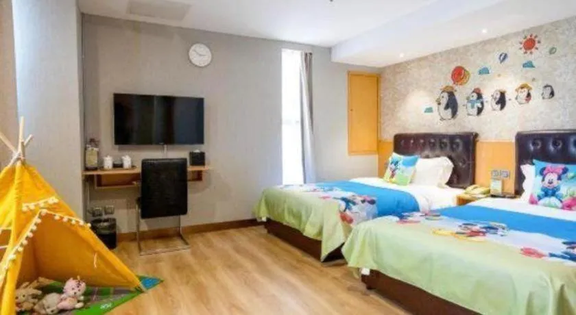 Bed in Xian Empress Hotel