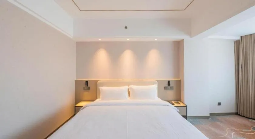 Bed in Xian Empress Hotel