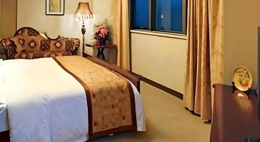 Bed in Xian Empress Hotel