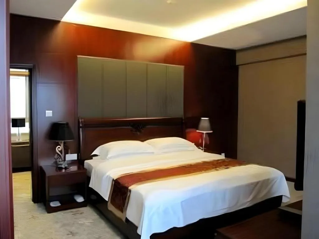 Bed in Fujian Galaxy Garden Hotel