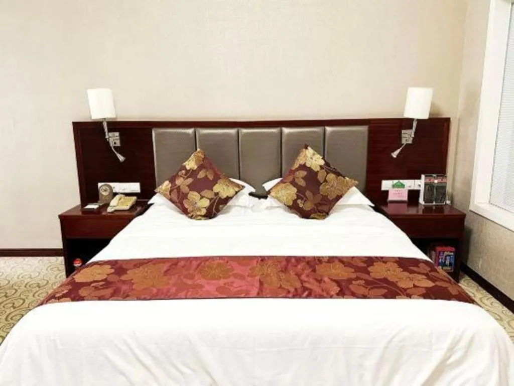Bed in Fujian Galaxy Garden Hotel