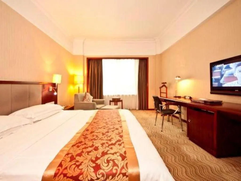 Bed in Fujian Galaxy Garden Hotel