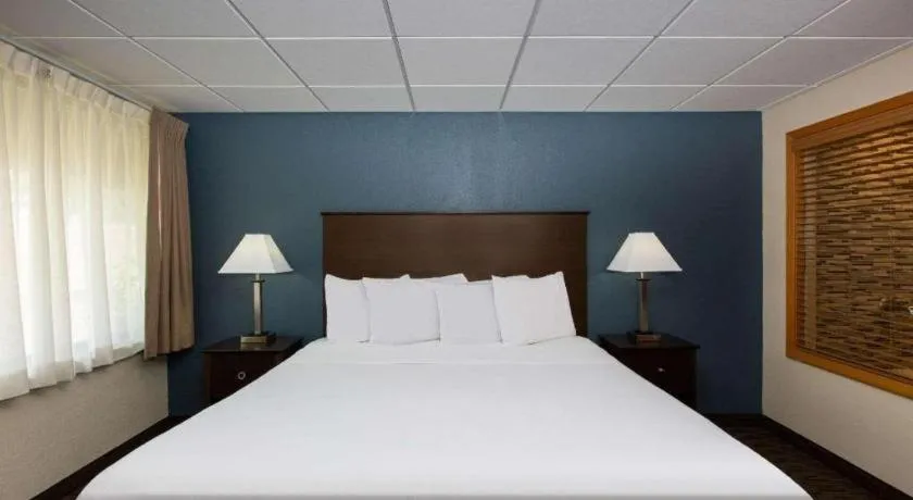 Bed in AmericInn by Wyndham La Crosse Riverfront-Conference Center