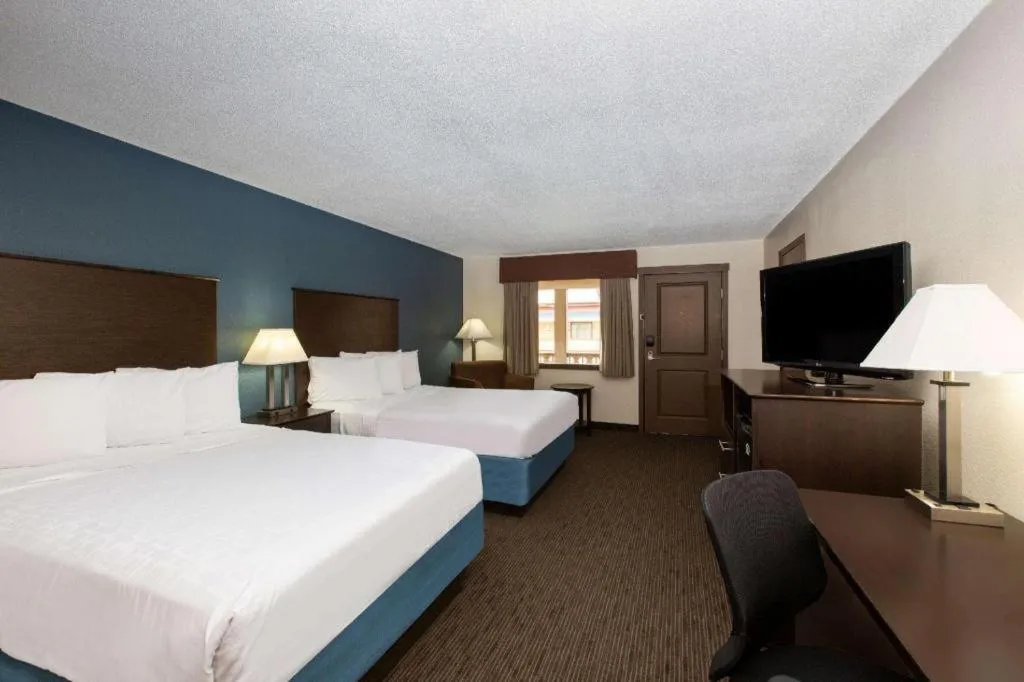 Bed in AmericInn by Wyndham La Crosse Riverfront-Conference Center